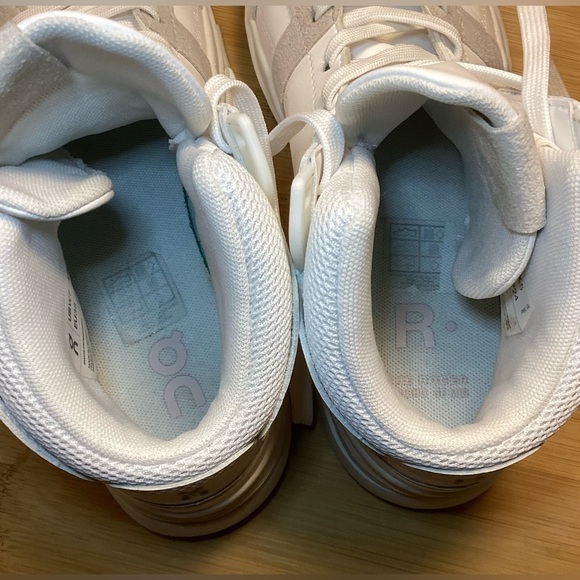 On THE ROGER Clubhouse Women Sneakers - Picture 6 of 8